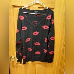 Torrid size 2 (2X/XXL) Black long sleeve sweater red lipstick pattern